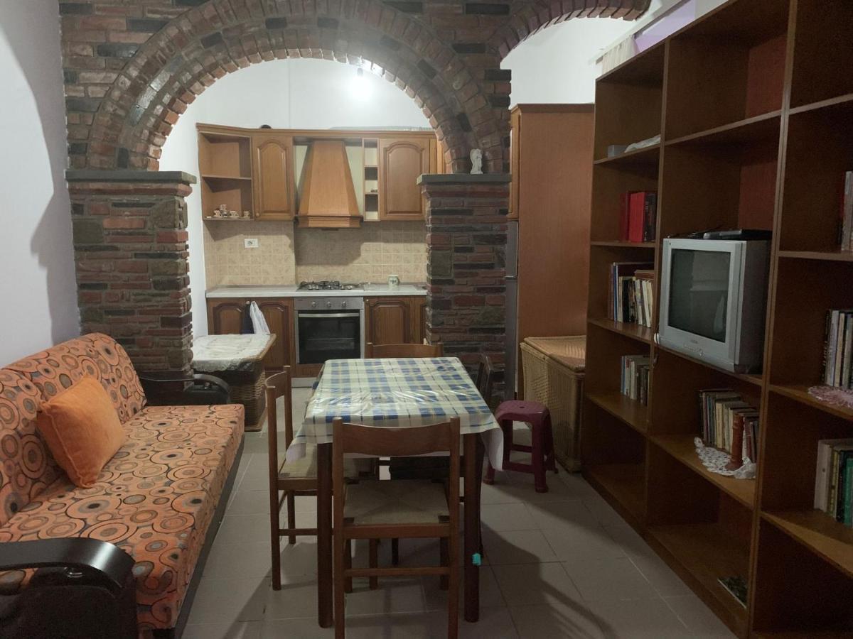 Apartement City Center Berat Bagian luar foto